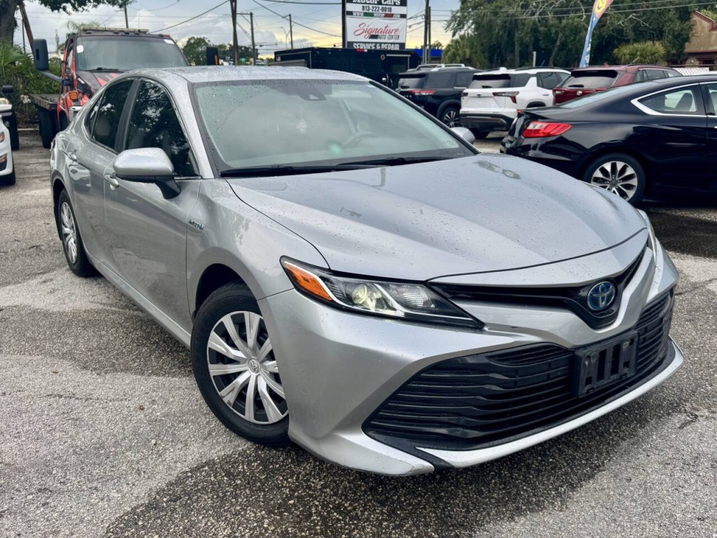 2019 Toyota Camry Image 3