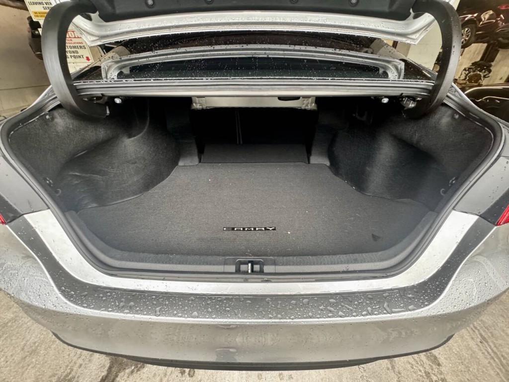 2019 Toyota Camry Image 17