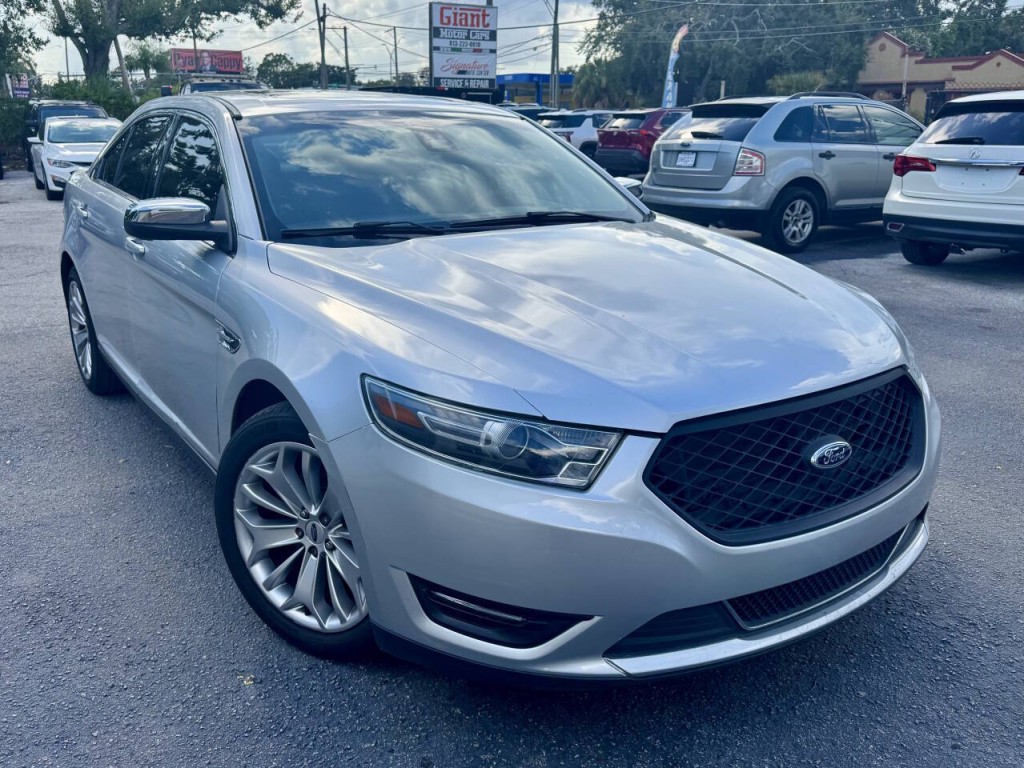 2017 Ford Taurus Image 2