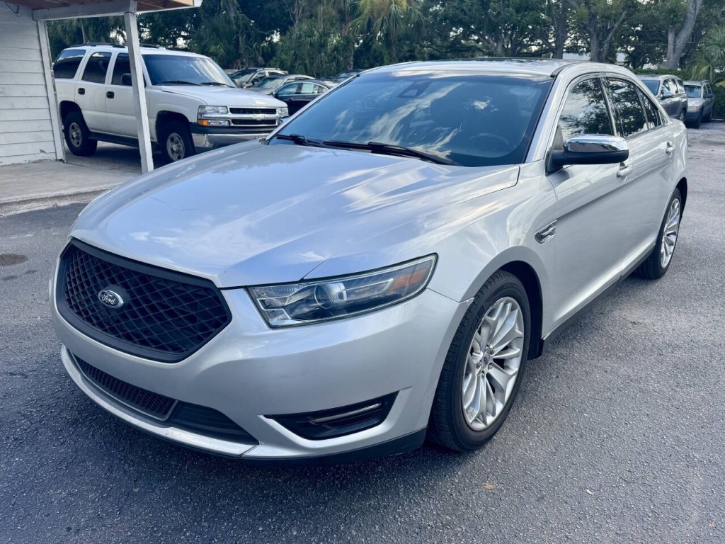 2017 Ford Taurus Image 10