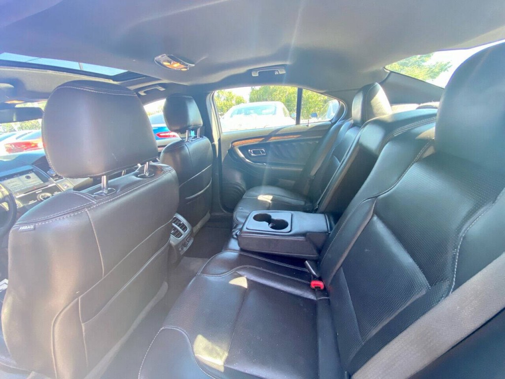 2017 Ford Taurus Image 12