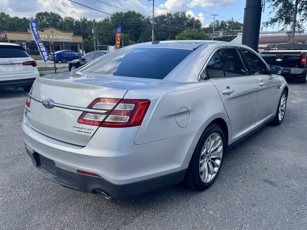 2017 Ford Taurus Image 16