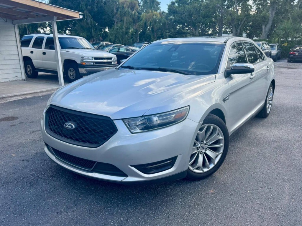 2017 Ford Taurus Image 2