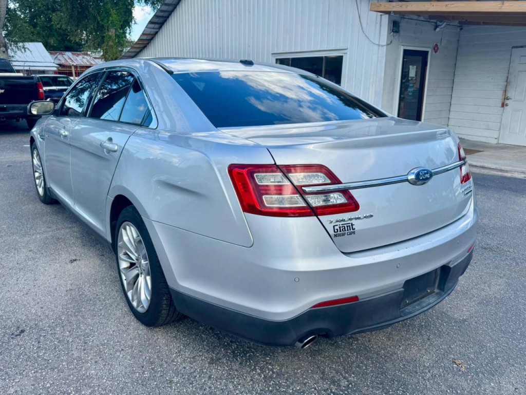 2017 Ford Taurus Image 5