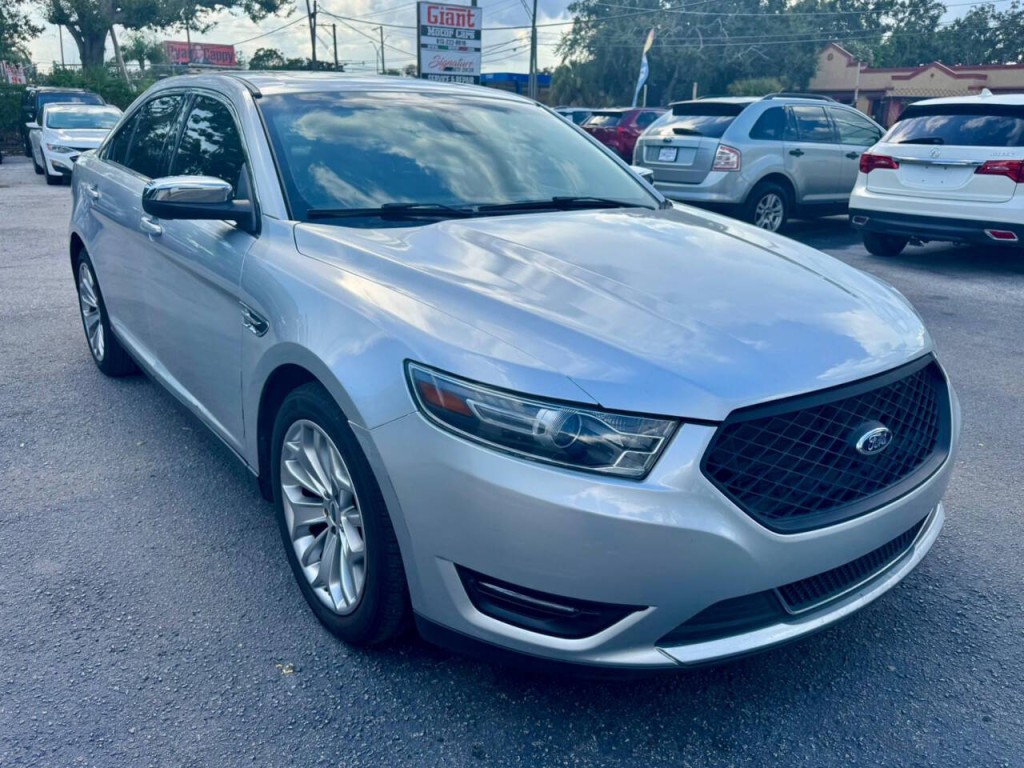 2017 Ford Taurus Image 9