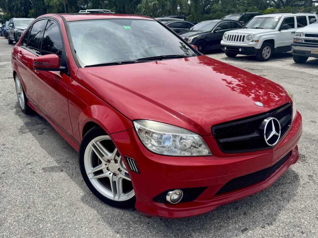 2010 Mercedes-Benz C-Class Image 3