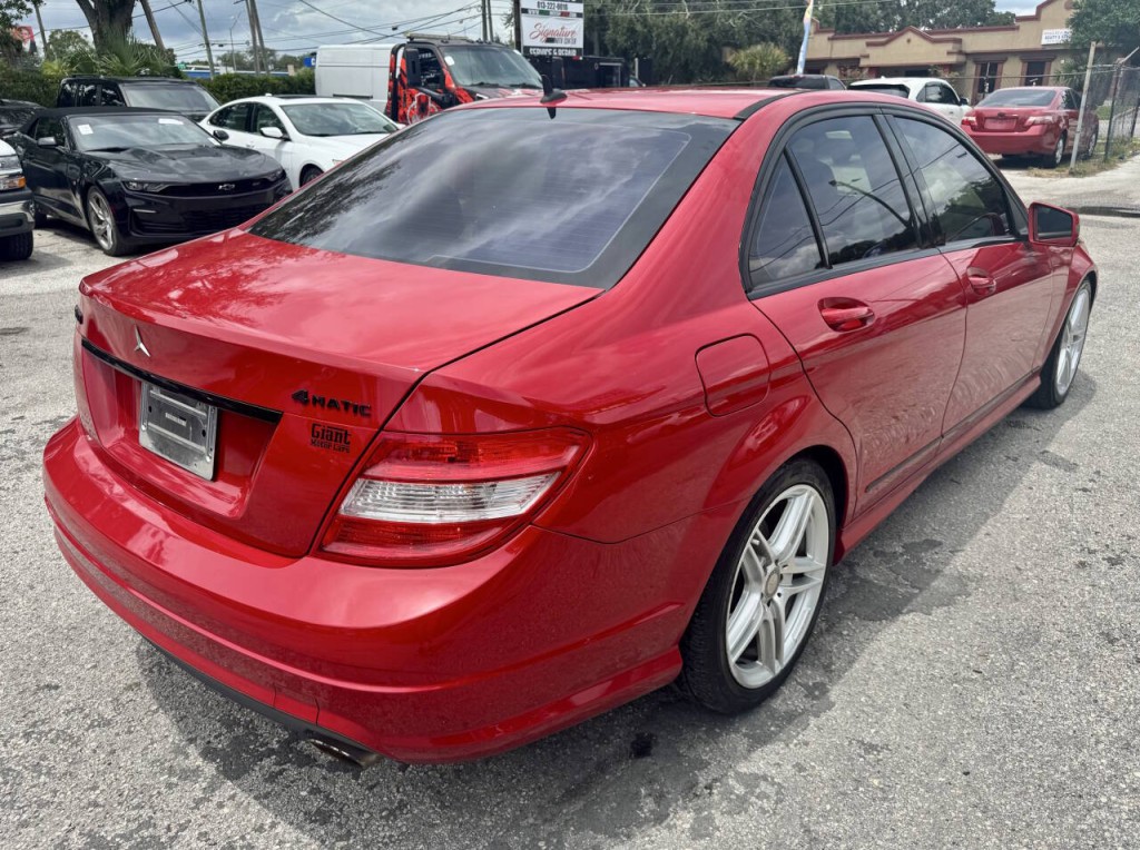 2010 Mercedes-Benz C-Class Image 4