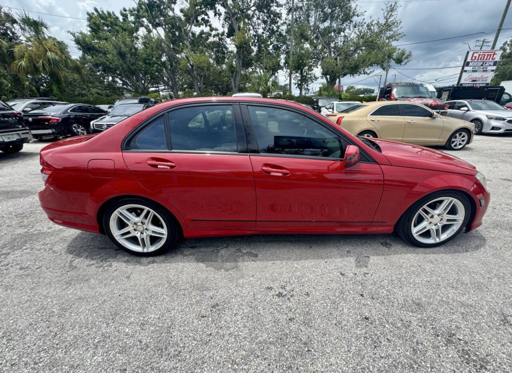 2010 Mercedes-Benz C-Class Image 7