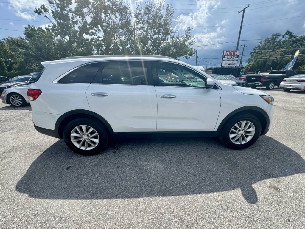 2016 Kia Sorento Image 8