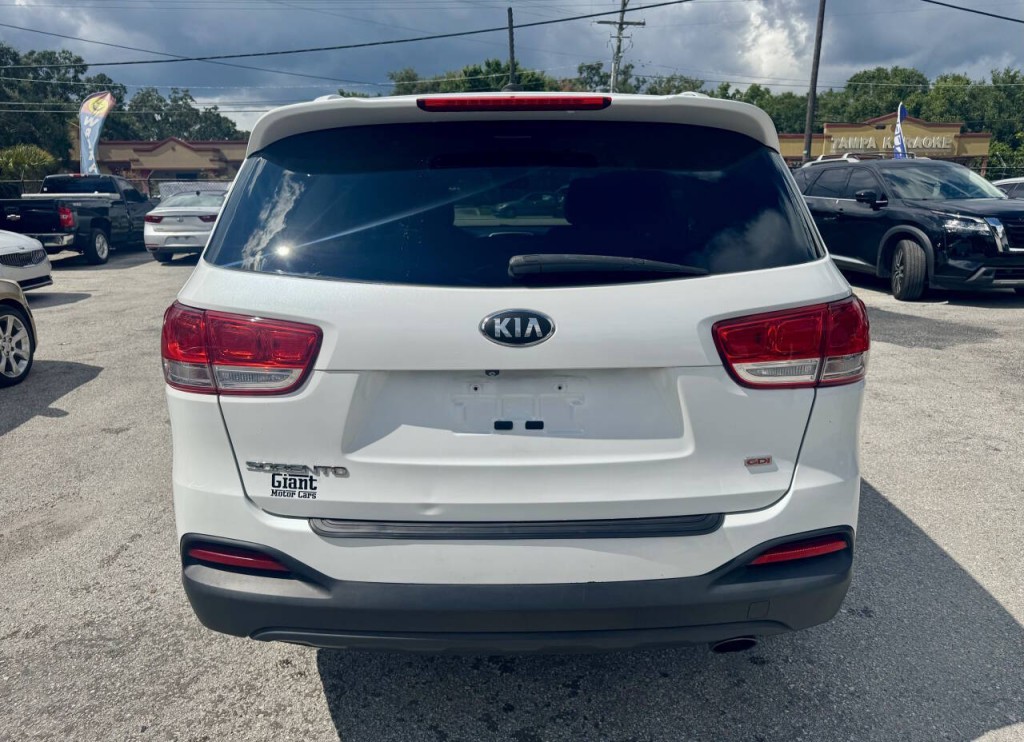 2016 Kia Sorento Image 10