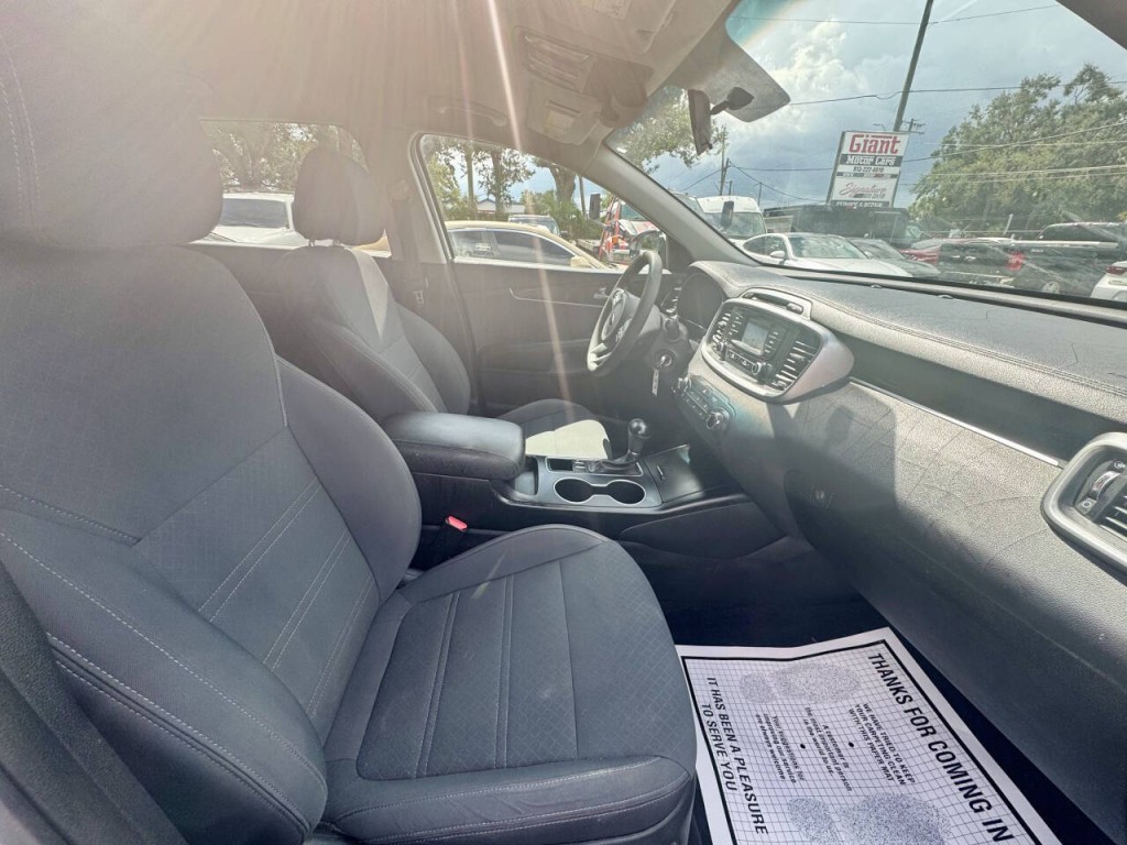 2016 Kia Sorento Image 16