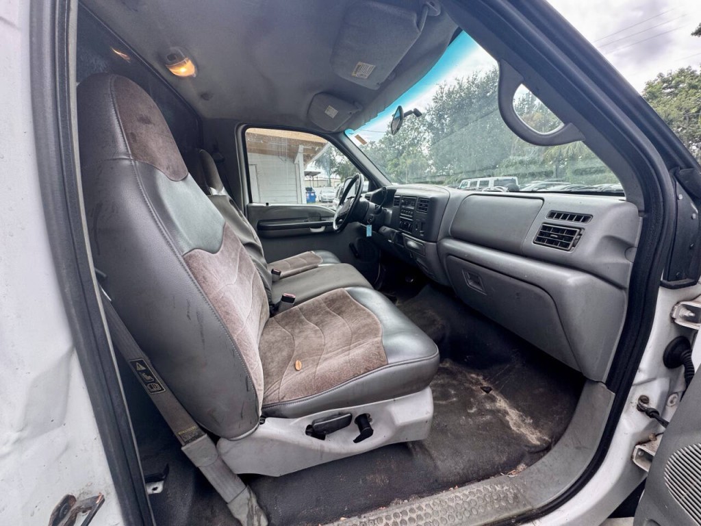 2002 Ford F-350 Image 13