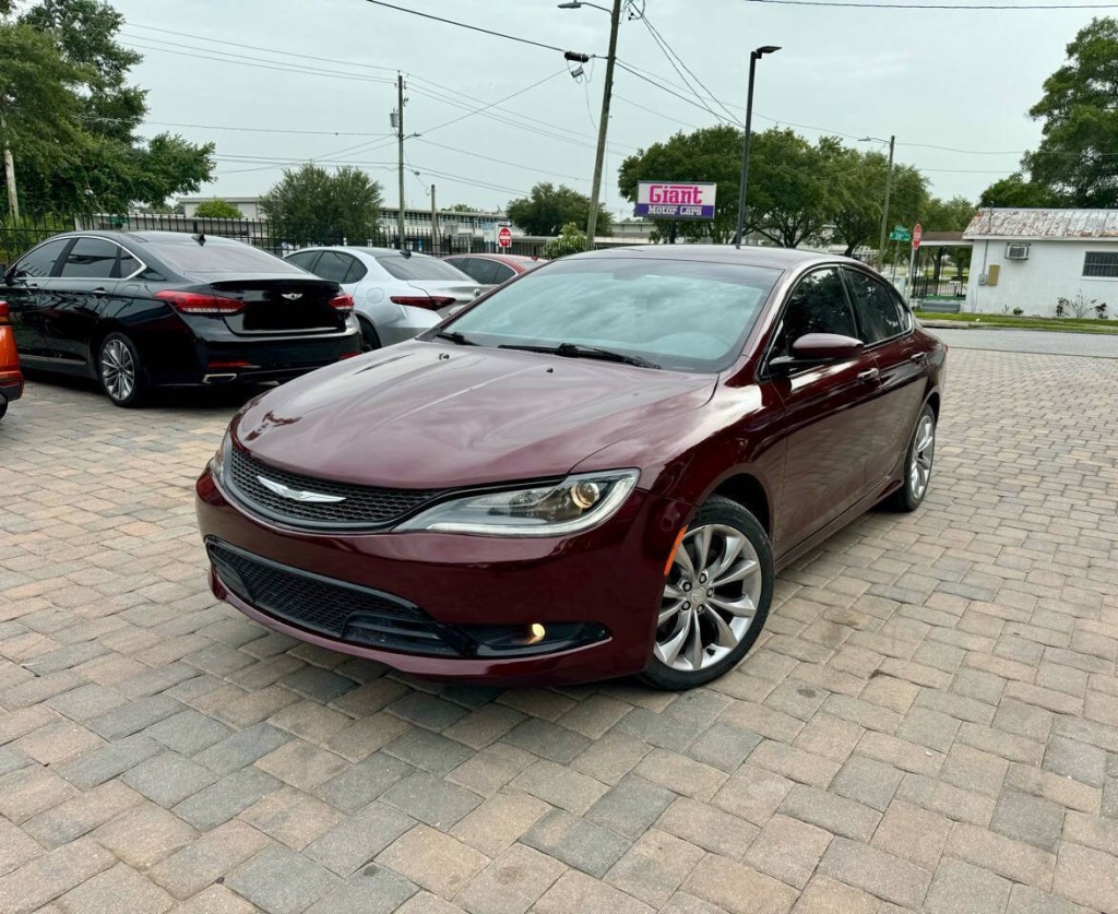 2015 Chrysler 200 Image 2