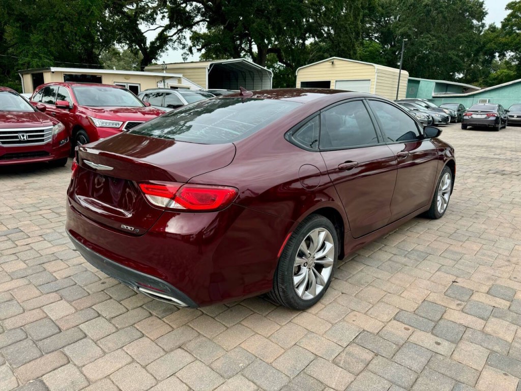 2015 Chrysler 200 Image 4