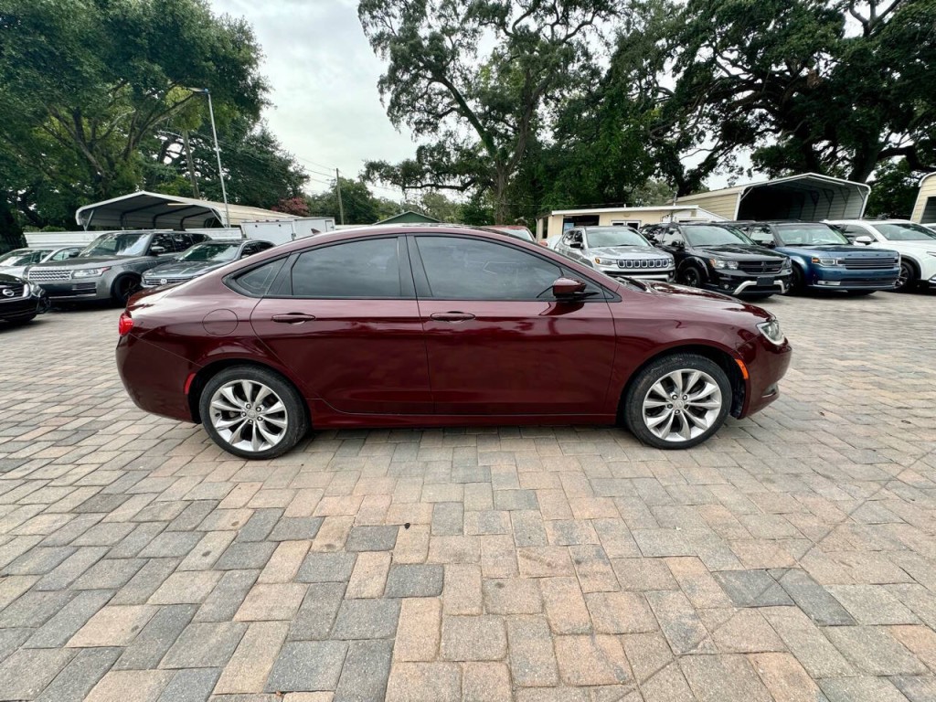 2015 Chrysler 200 Image 7