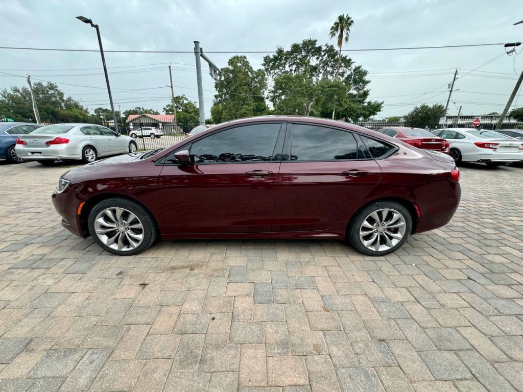2015 Chrysler 200 Image 7