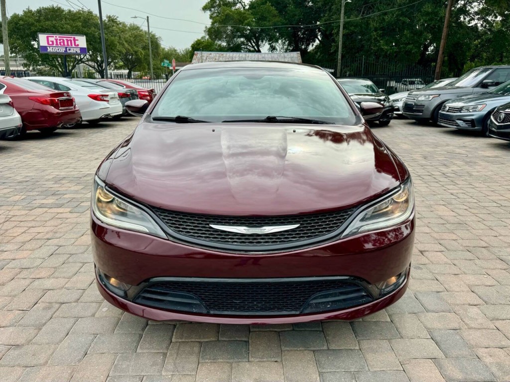 2015 Chrysler 200 Image 9