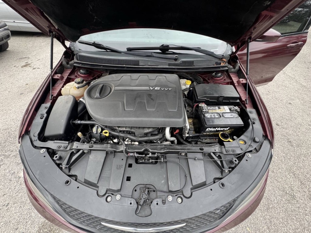 2015 Chrysler 200 Image 11
