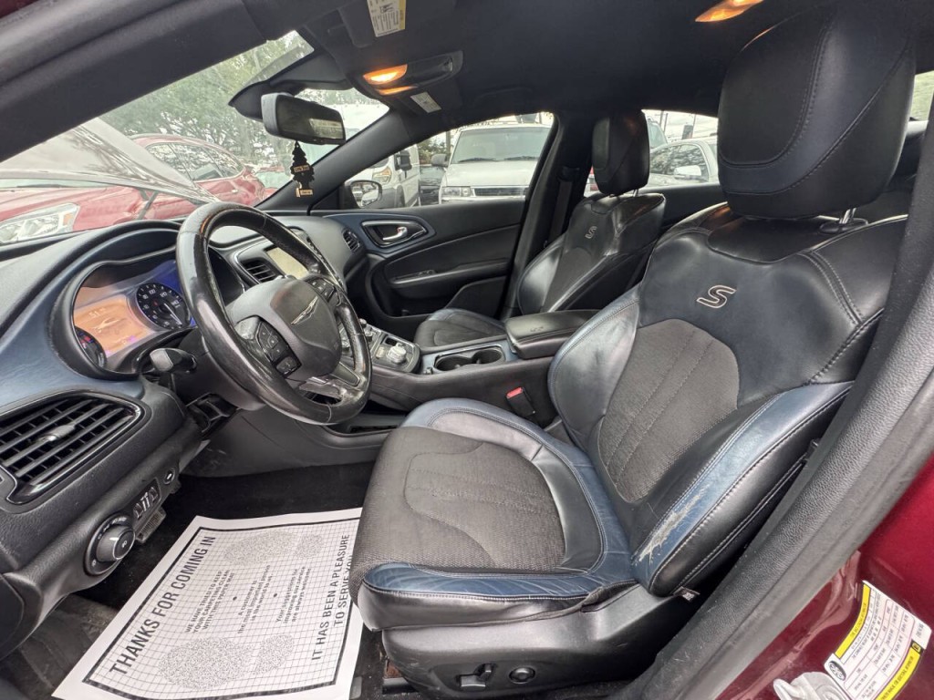 2015 Chrysler 200 Image 15
