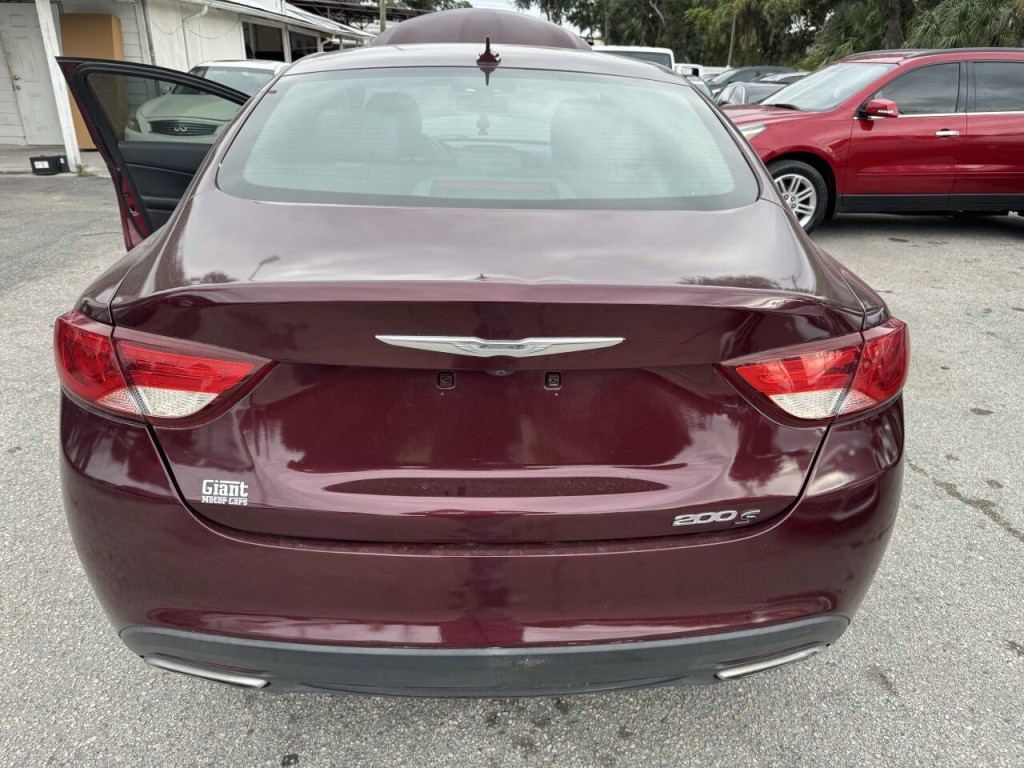 2015 Chrysler 200 Image 10