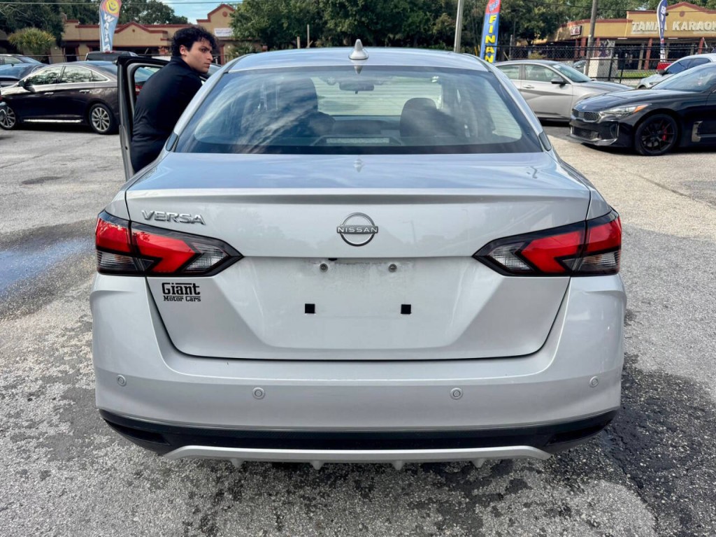 2025 Nissan Versa Image 8
