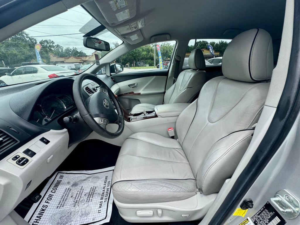 2011 Toyota Venza Image 13
