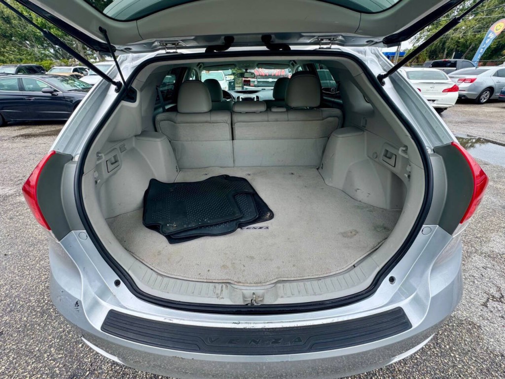 2011 Toyota Venza Image 14