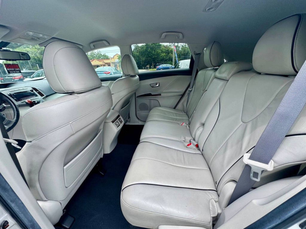 2011 Toyota Venza Image 15