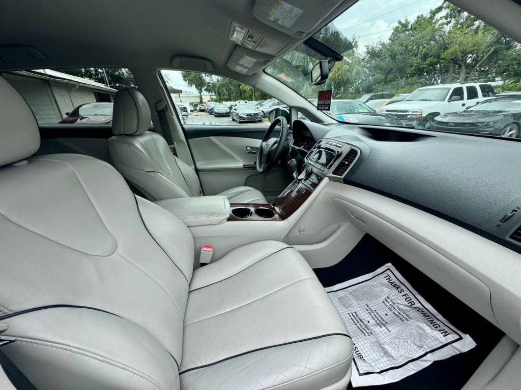 2011 Toyota Venza Image 16