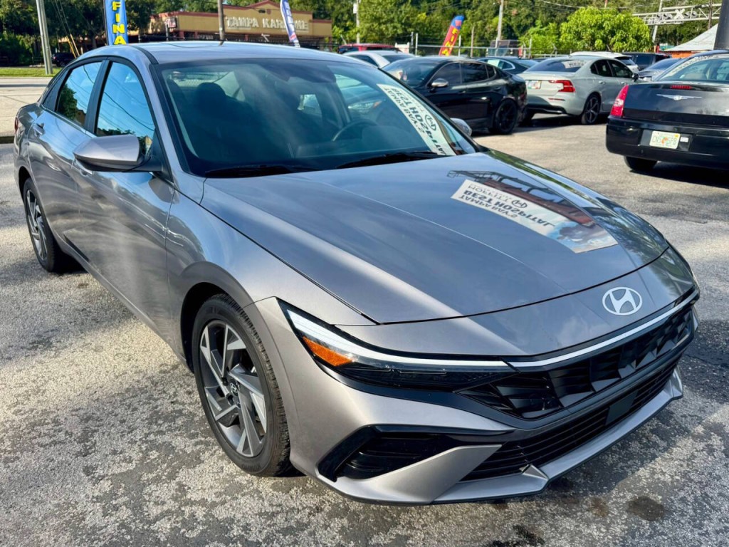 2025 Hyundai Elantra Image 10