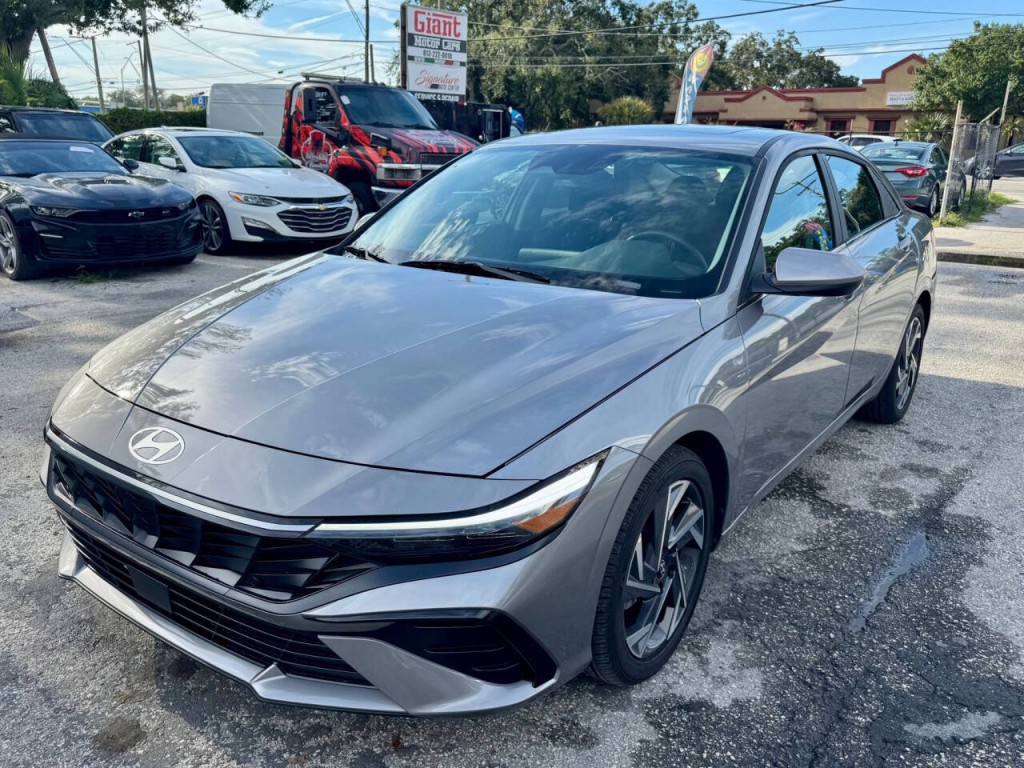 2025 Hyundai Elantra Image 11