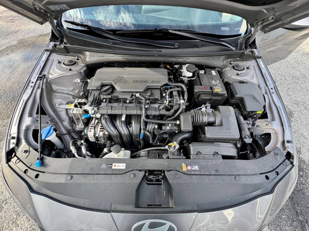 2025 Hyundai Elantra Image 12
