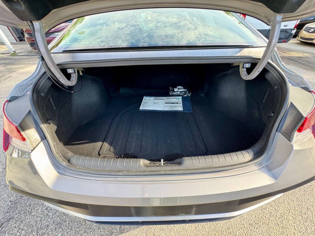 2025 Hyundai Elantra Image 14