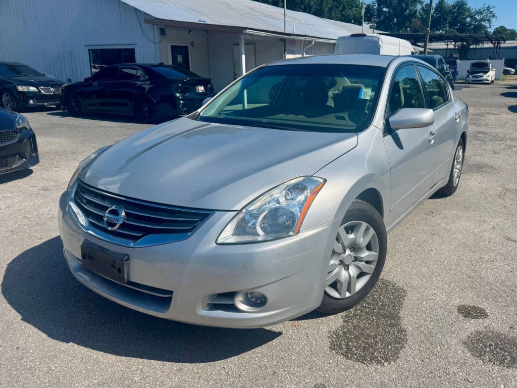 2010 Nissan Altima Image 2