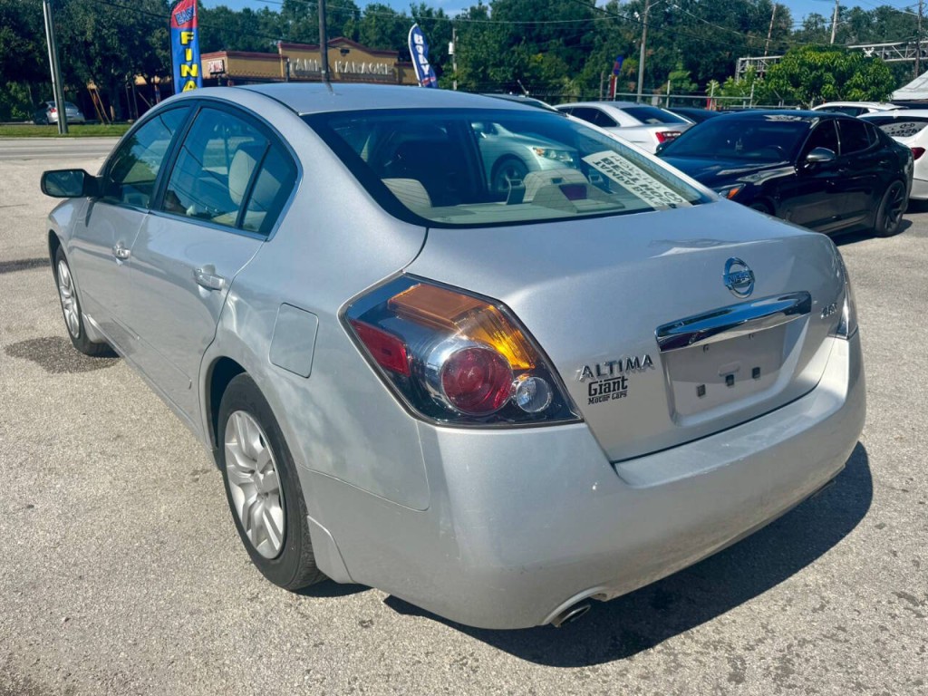 2010 Nissan Altima Image 3