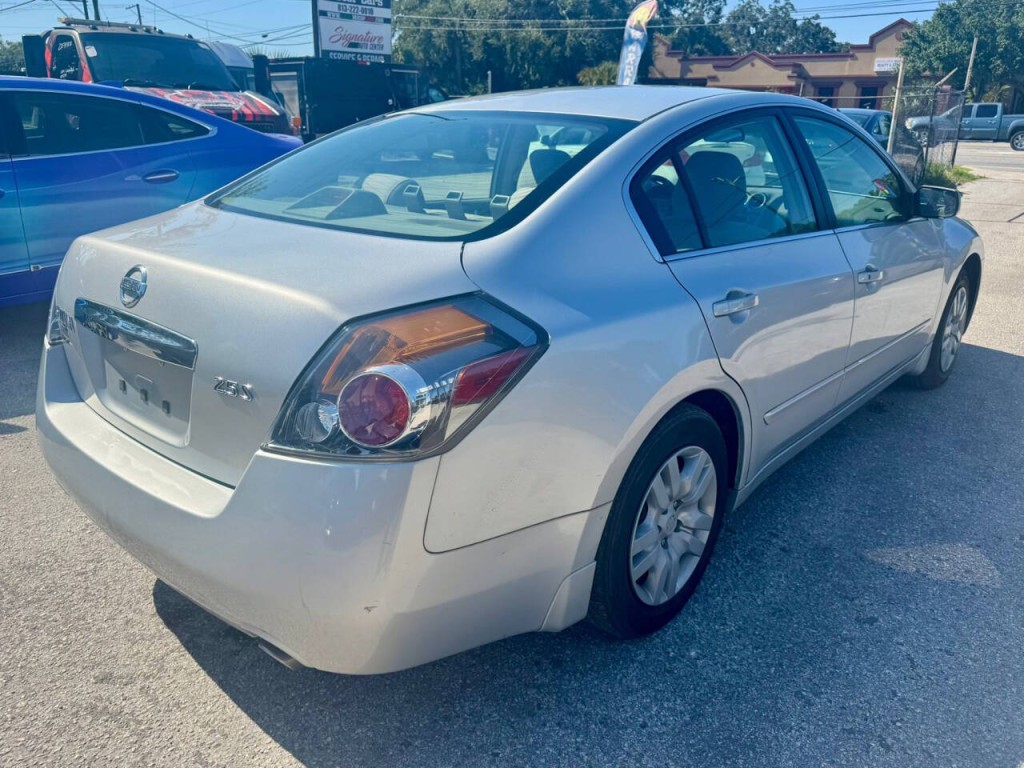 2010 Nissan Altima Image 5