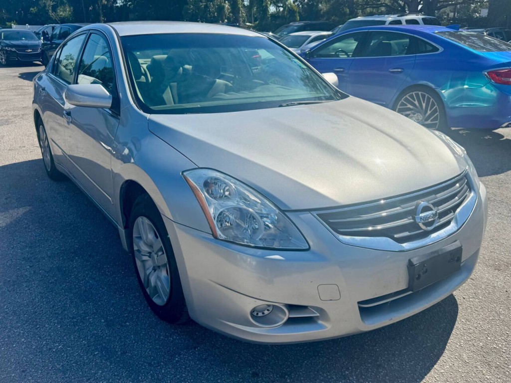 2010 Nissan Altima Image 10
