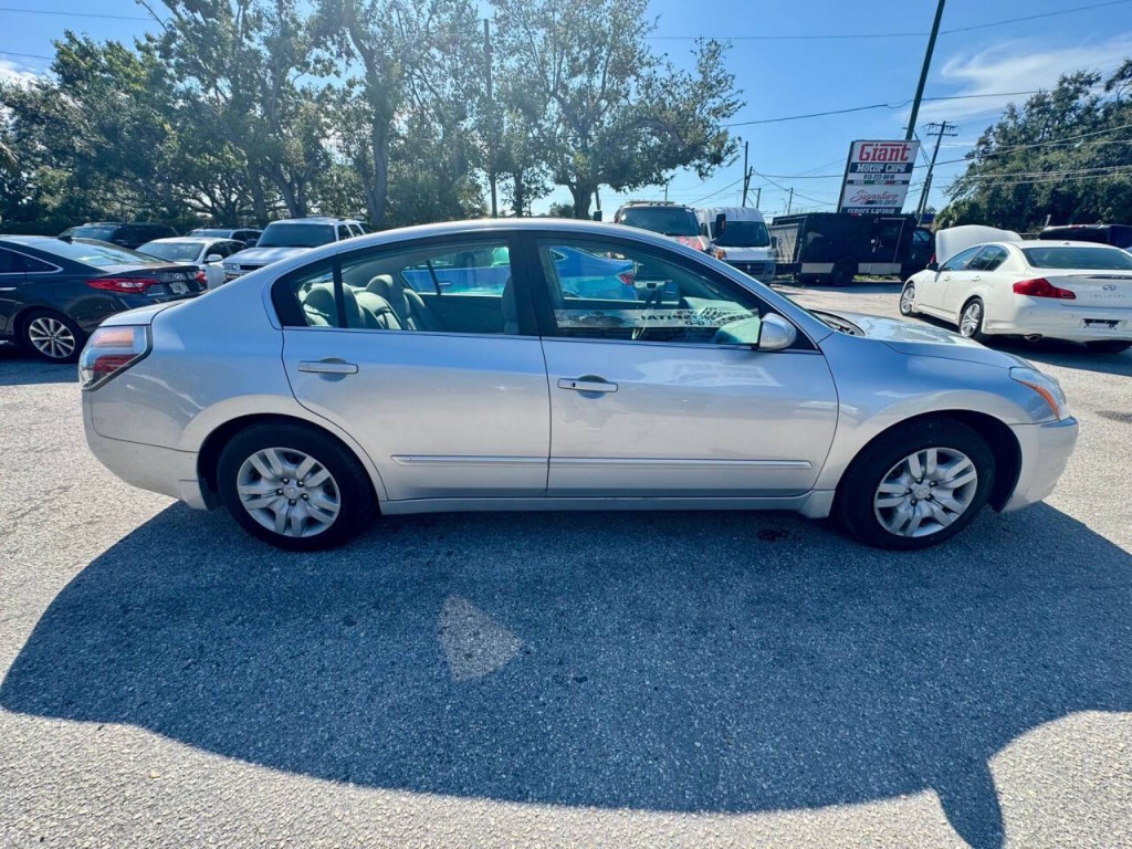 2010 Nissan Altima Image 11