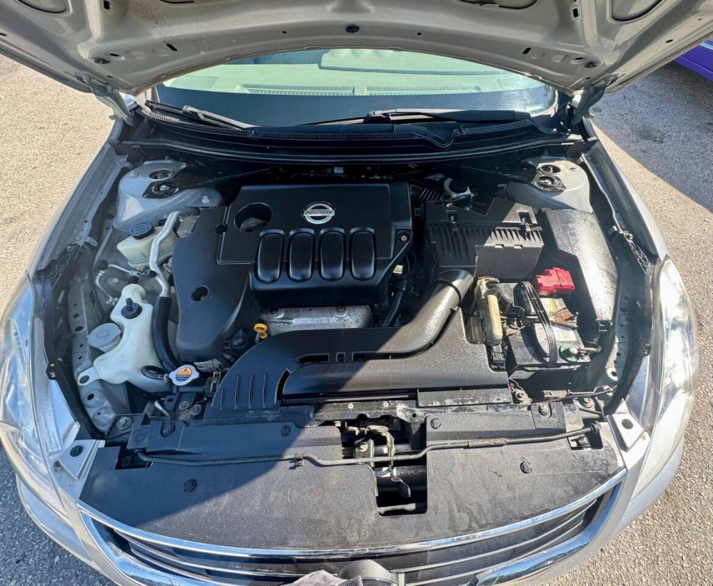 2010 Nissan Altima Image 12