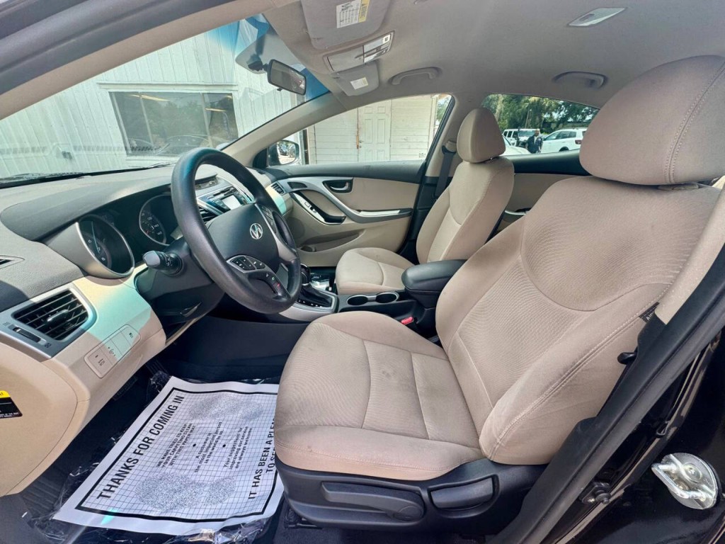 2016 Hyundai Elantra Image 12
