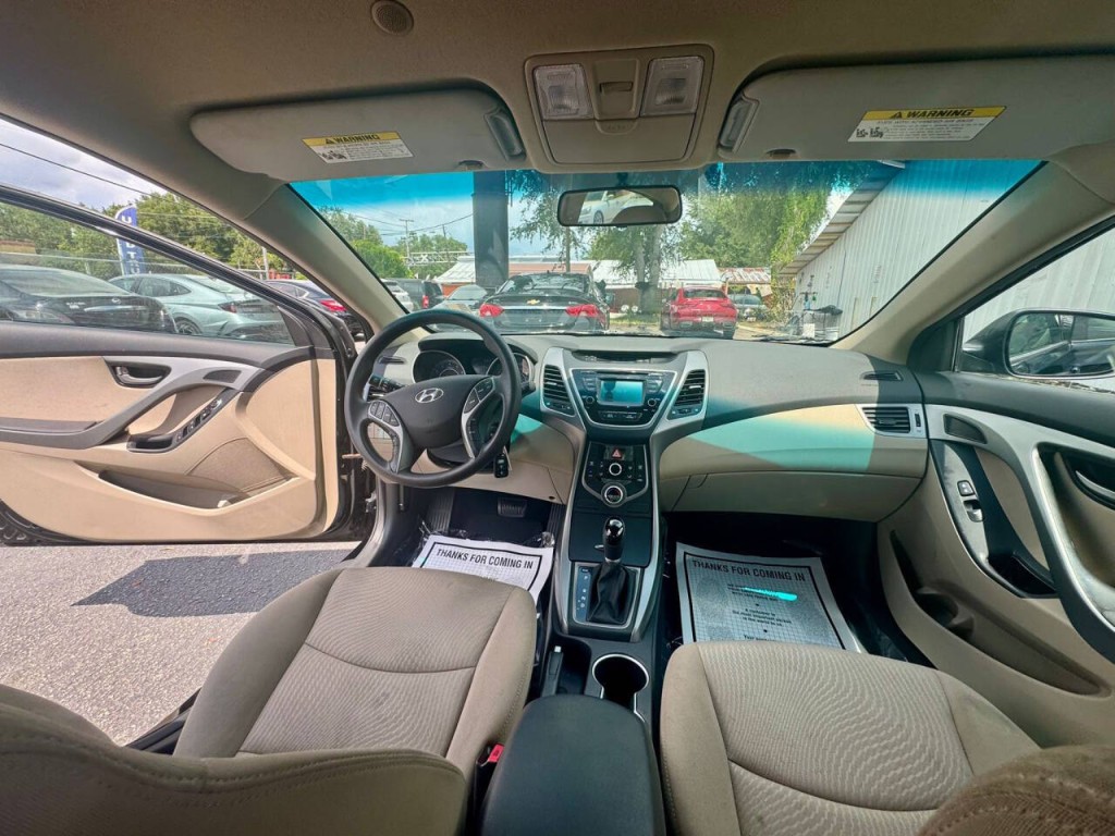 2016 Hyundai Elantra Image 16