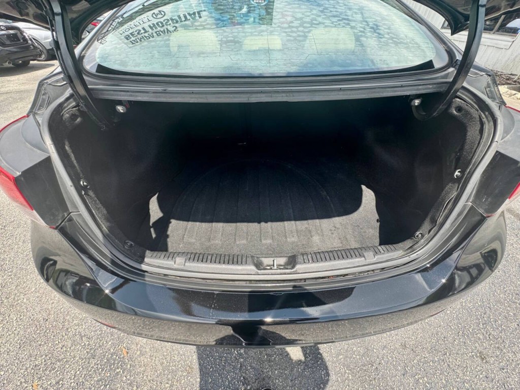 2016 Hyundai Elantra Image 18