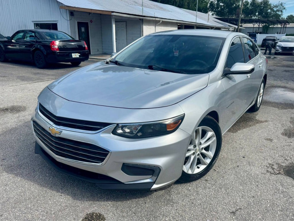2018 Chevrolet Malibu Image 2