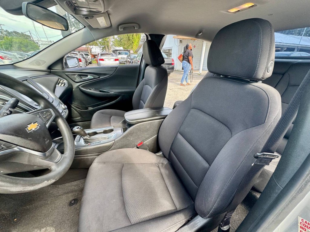 2018 Chevrolet Malibu Image 13