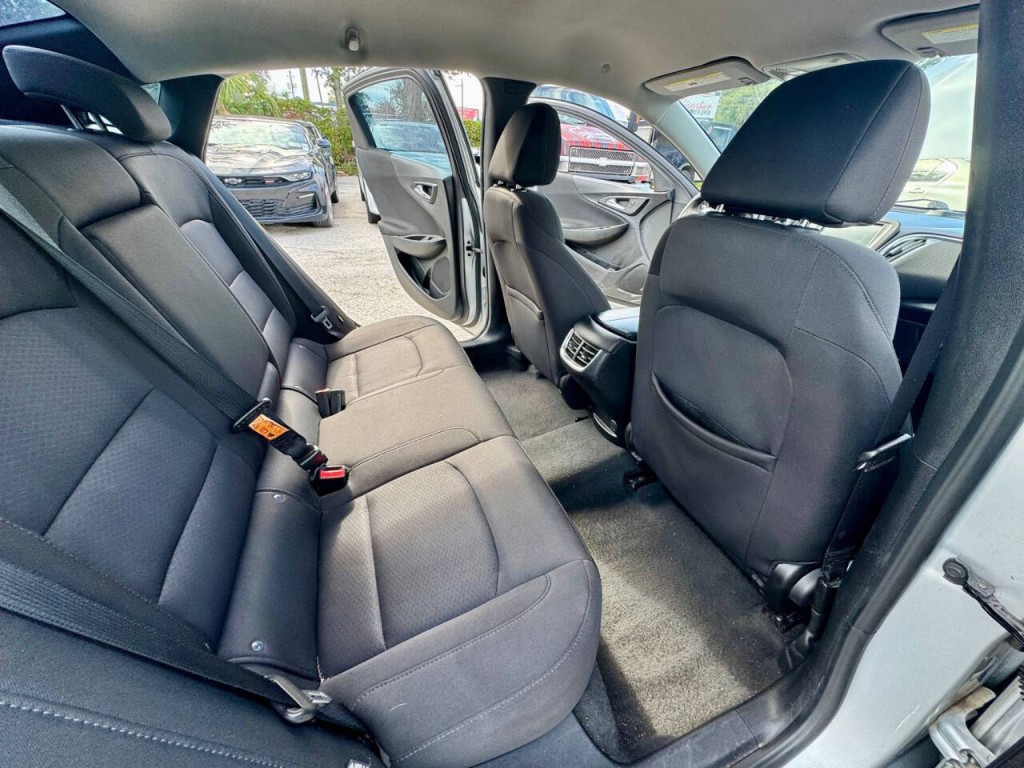 2018 Chevrolet Malibu Image 14