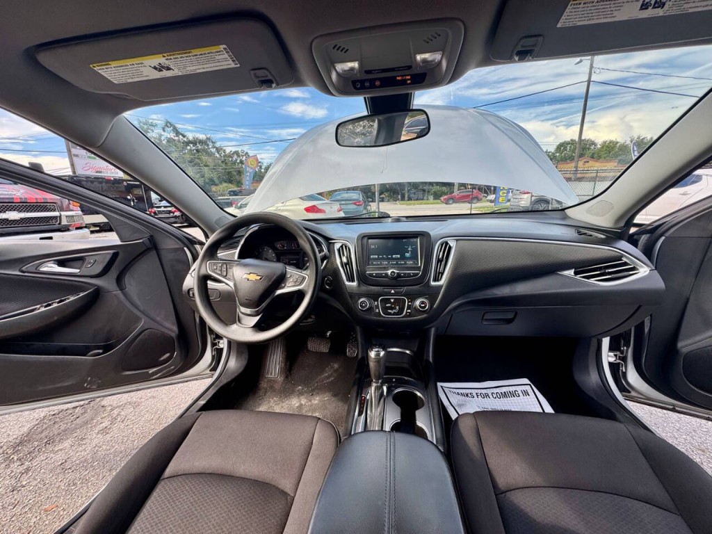 2018 Chevrolet Malibu Image 16