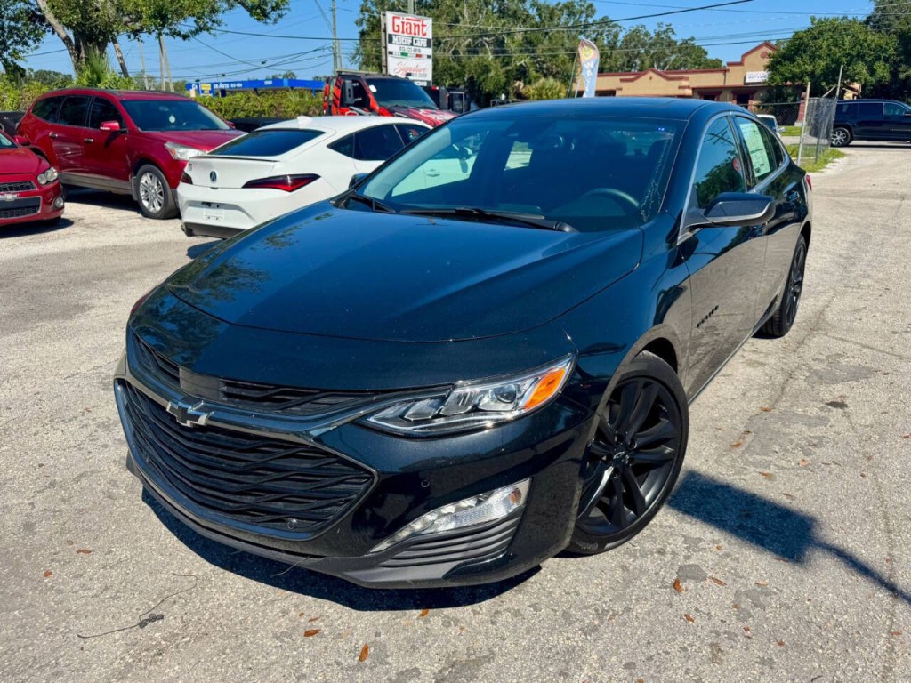 2025 Chevrolet Malibu Image 2