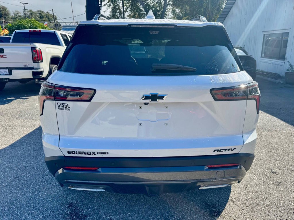 2025 Chevrolet Equinox Image 9