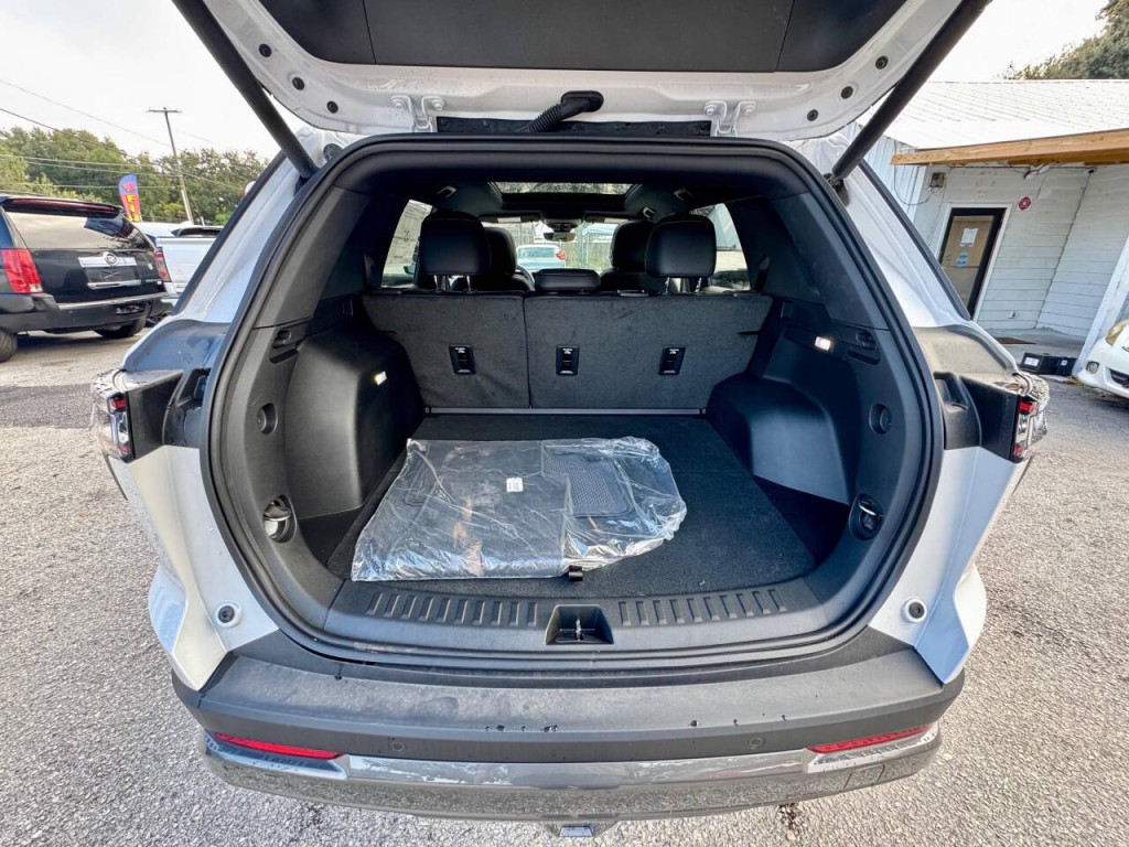 2025 Chevrolet Equinox Image 12