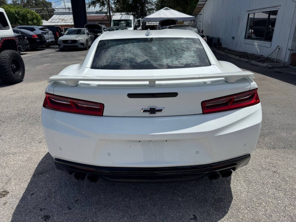 2017 Chevrolet Camaro Image 8
